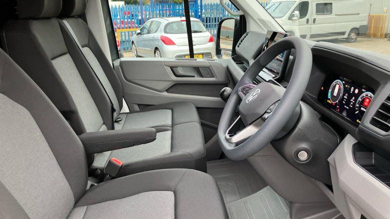 Volkswagen Crafter Cr35 Mwb Diesel Fwd 2.0 TDI 140PS Commerce Plus Low Roof Van